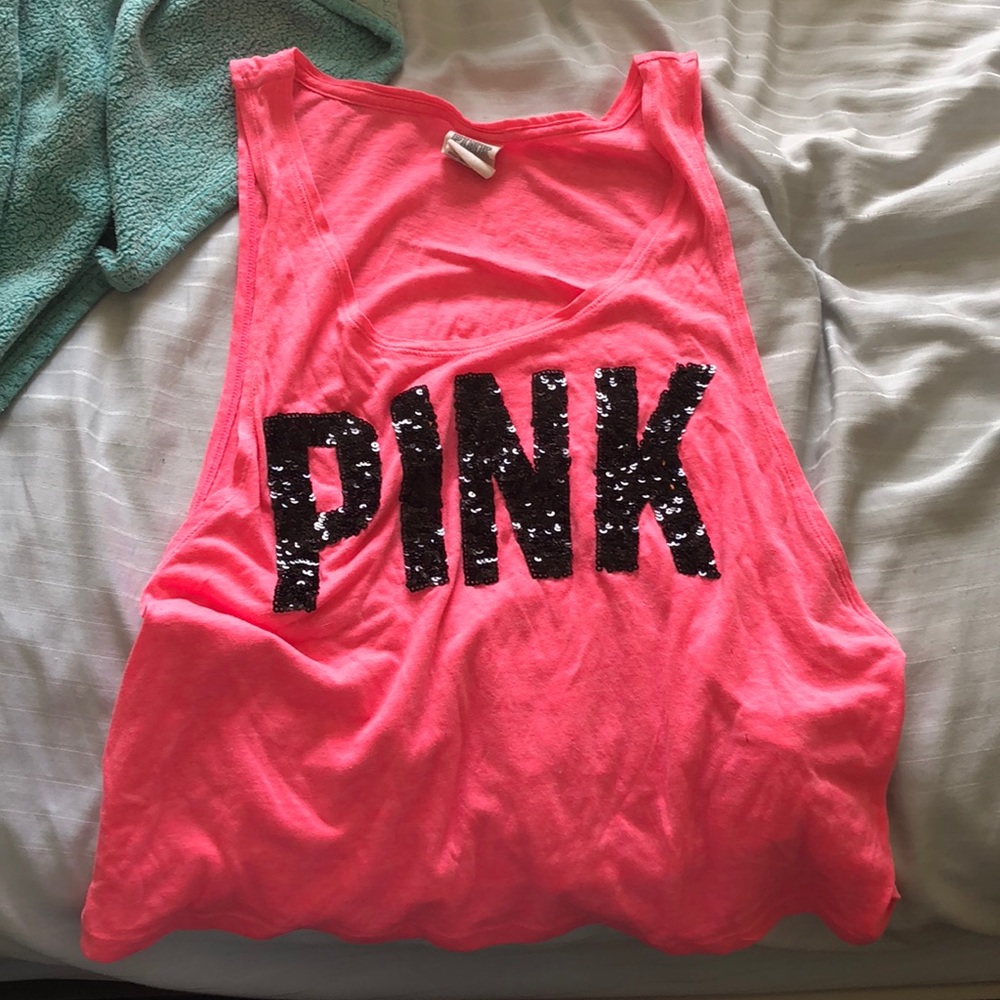 Woman’s pink tee/ crop top